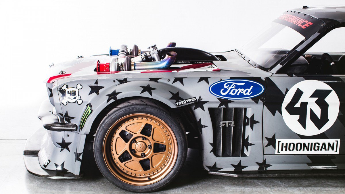 ken-block-s-twin-turbo-hoonicorn-v2-drinks-methanol-produces-1-400-h