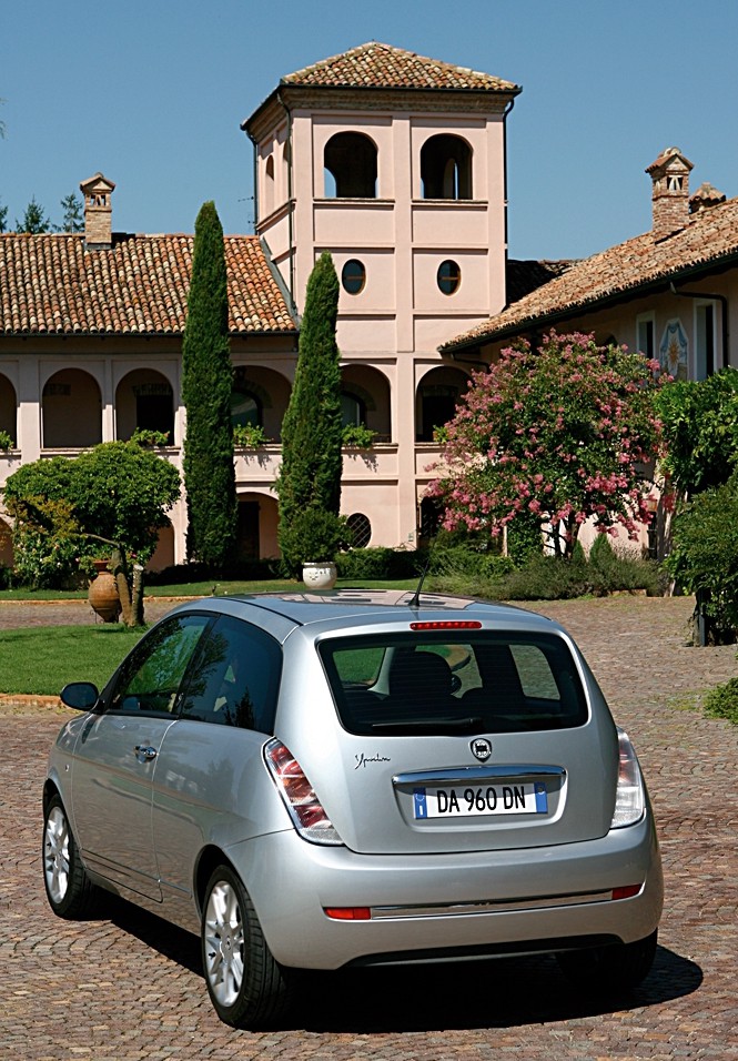 LANCIA YPSILON LANCIA YPSILON