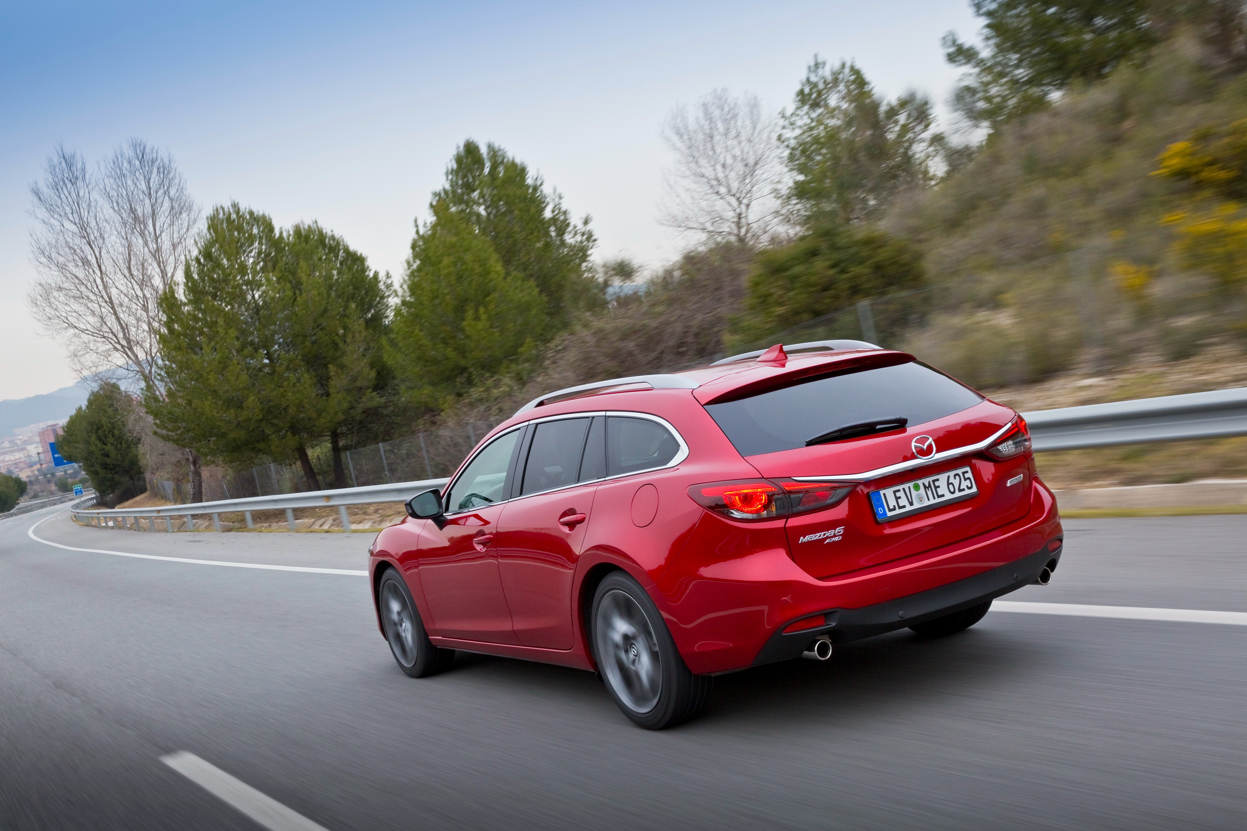 https://cdn.drivemag.net/jato_car_photos/MAZDA%2FMAZDA6%2Fwagon%2F5%2F2015%2Fexterior-photos%2Fo%2Fmazda-mazda6-wagon-5-doors-2015-model-exterior-photos-0.jpg