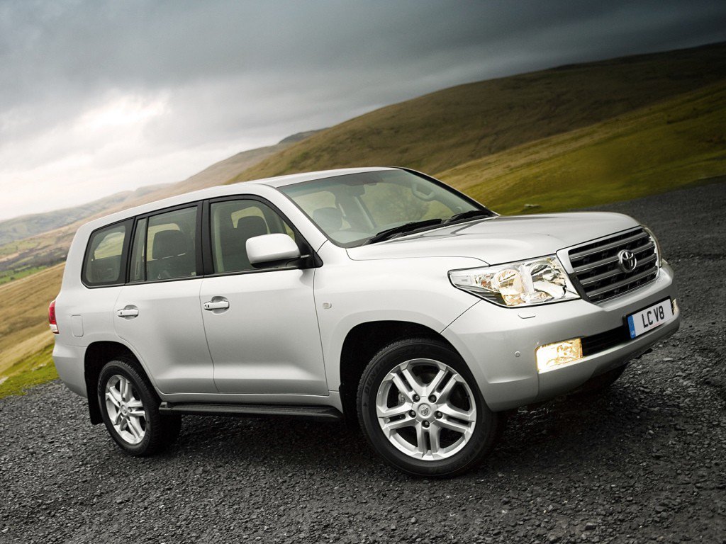 Toyota Land Cruiser (J200) review, specs, problems