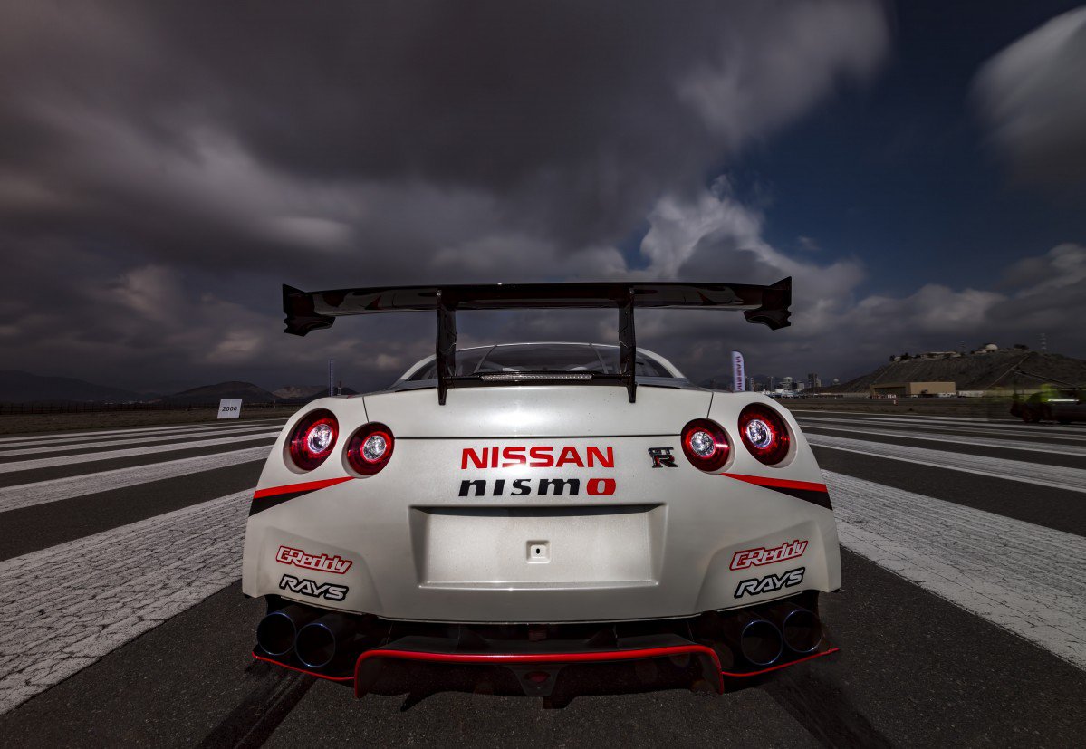 Nissan GT-R Nismo Drifts at 189.5 MPH, Sets New Guinness World Record