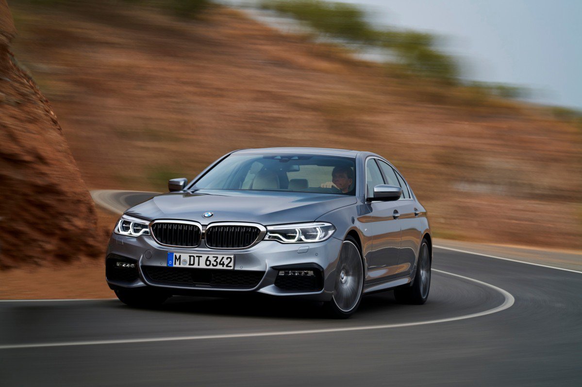 2017 BMW 5 Series G30 Debuts with Active Grille and a Plethora of Tec...