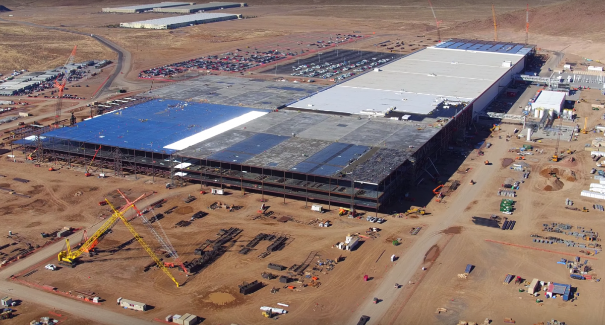 Aerial Video of Tesla Gigafactory Shows Plentiful Progress and Activi...