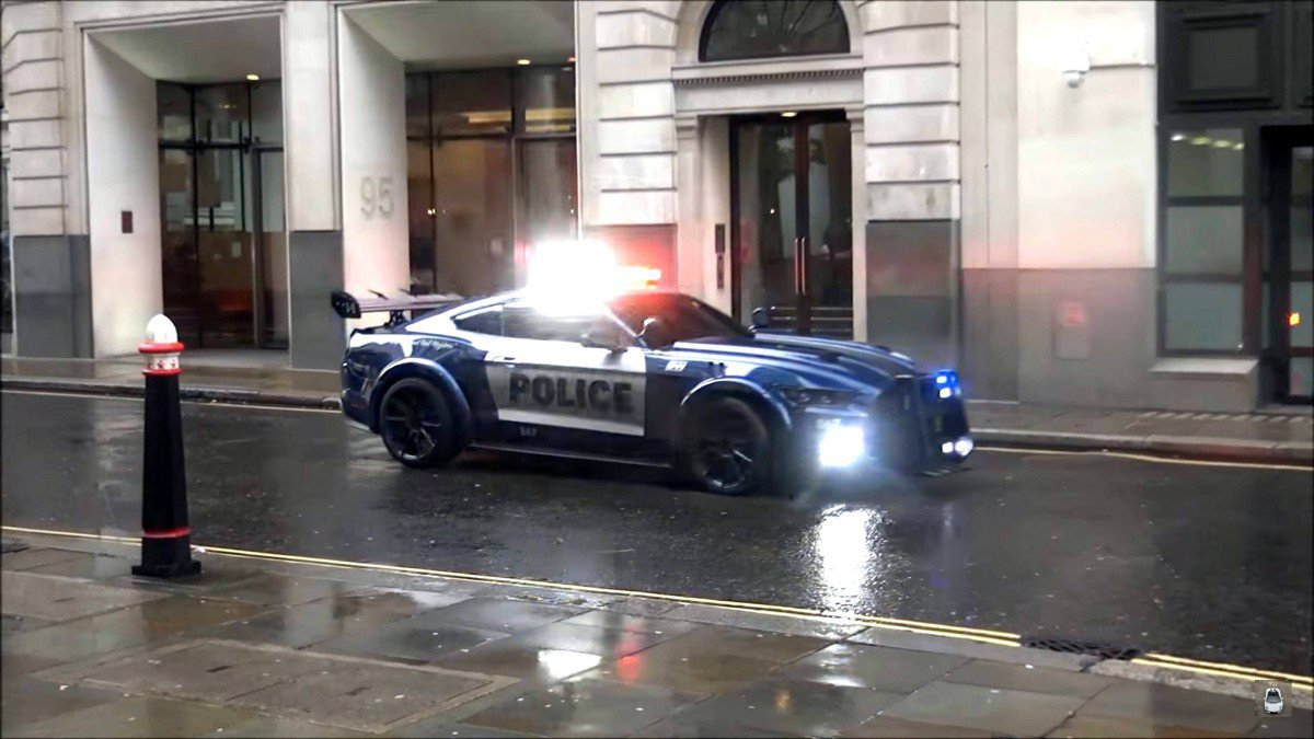 Transformers 5 The Last Knight is Full of Magnificent Cars, Mayhem,...