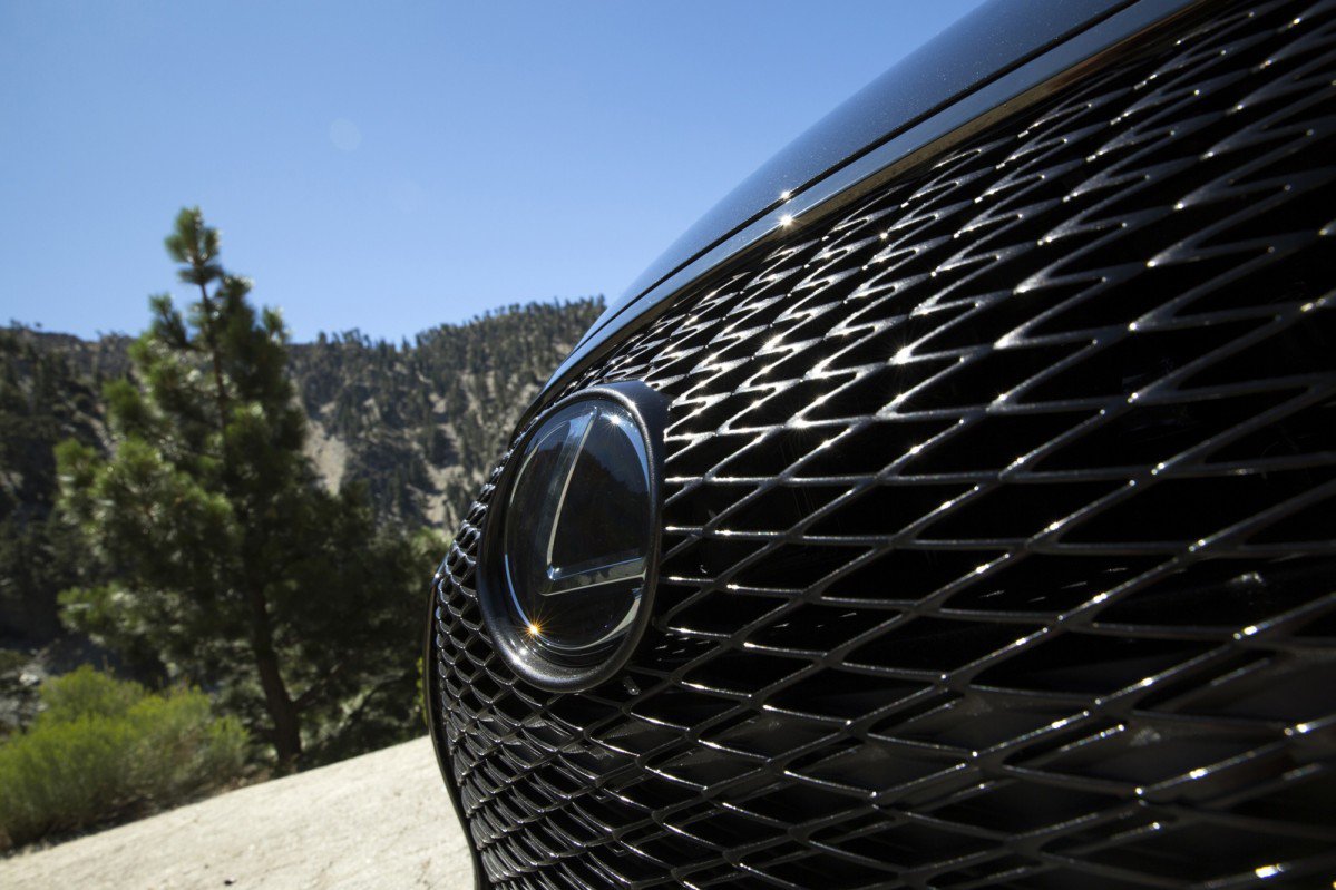 2017 Lexus RC F Gains Standard Adaptive Suspension