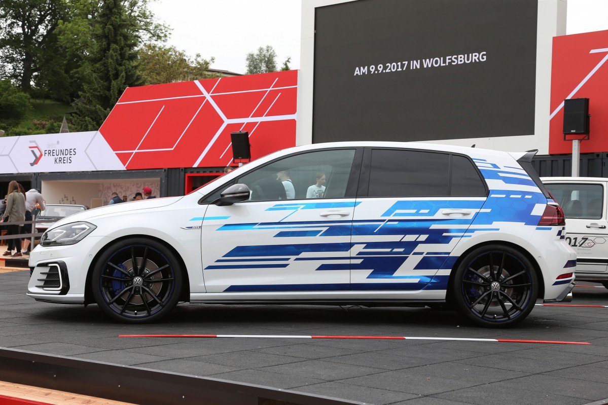 VW Golf GTE Performance Concept 2 1729 default large