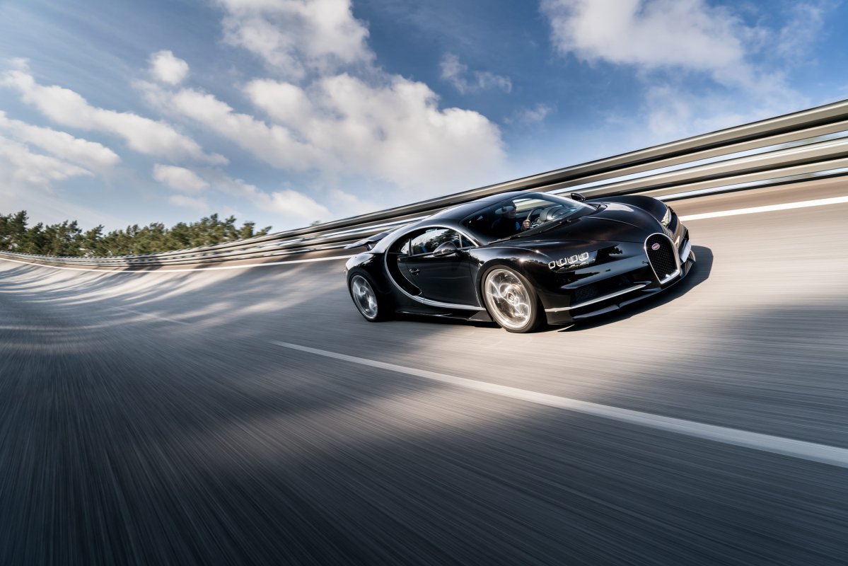 The Internet is going crazy over Bugatti Chiron's EPA fuel economy ra...