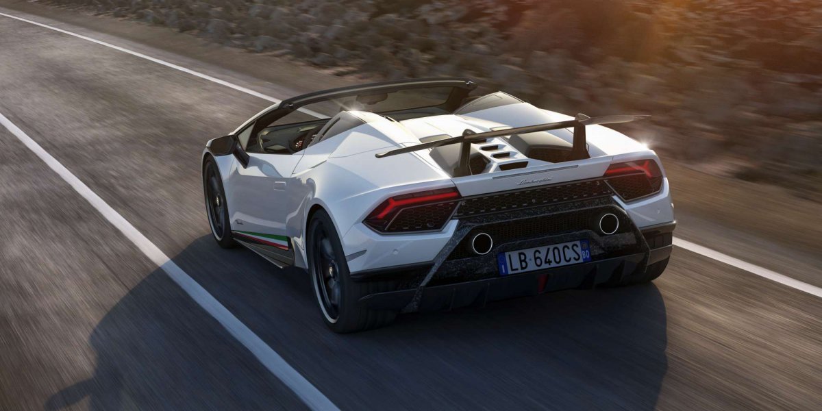 Roofless Huracán Spyder Performante leaves us breathless...