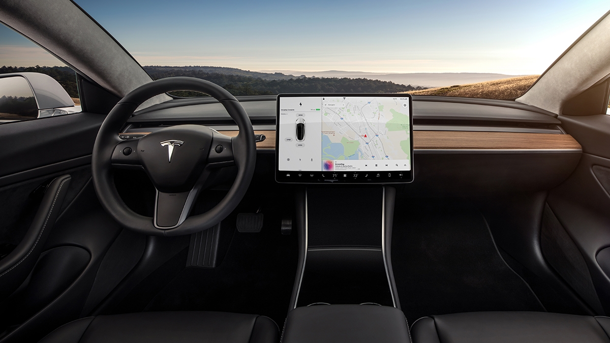 Tesla-Model-3-Interior-Dash-Head-On-5306